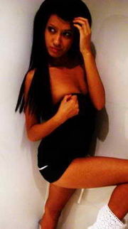 romantic woman looking for guy in Arverne, New York
