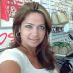 romantic woman looking for guy in Maywood, California
